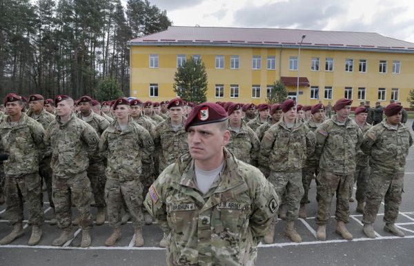 Американские военные на церемонии открытия учений Fearless Guardian - 2015 на Яворивском полигоне Американские военные на церемонии открытия учений Fearless Guardian - 2015 на Яворивском полигоне