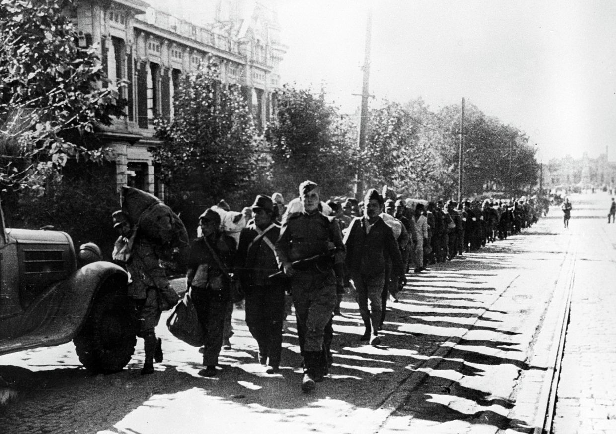 Великая Отечественная война 1941-1945 годов. Город Харбин, 1945 год. Пленные японцы на улицах города