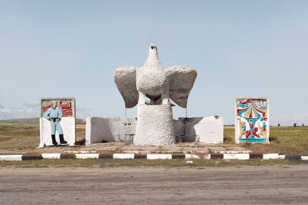 Автобусная остановка в городе Караколь, Киргизия