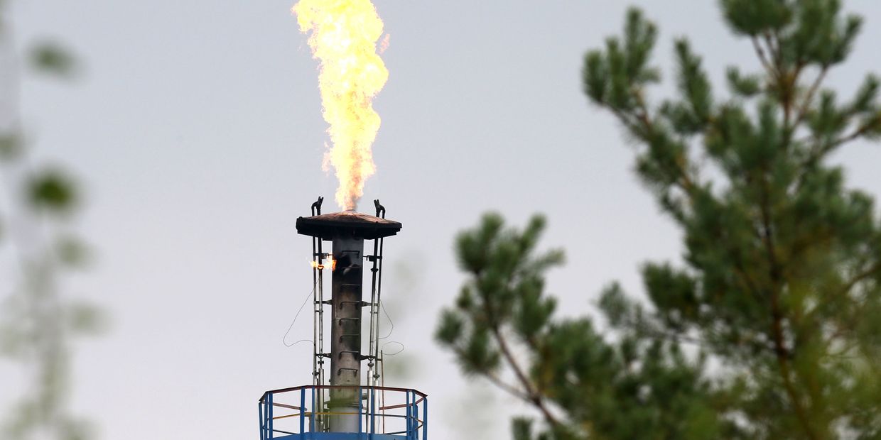 Нефтеперерабатывающий завод и нефтепровод Дружба