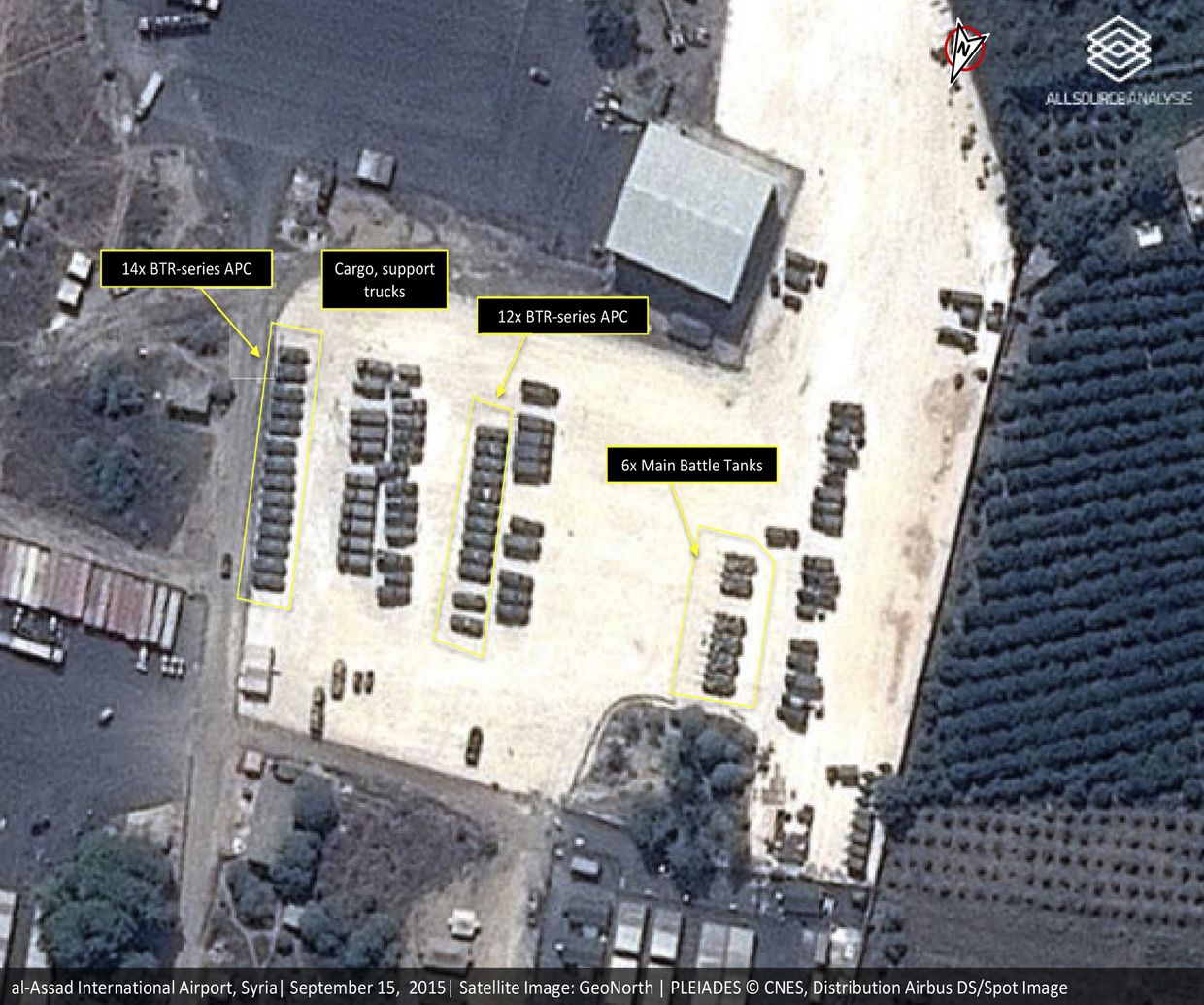 Спутниковый снимок российской военной техники на авиабазе в Латакии
