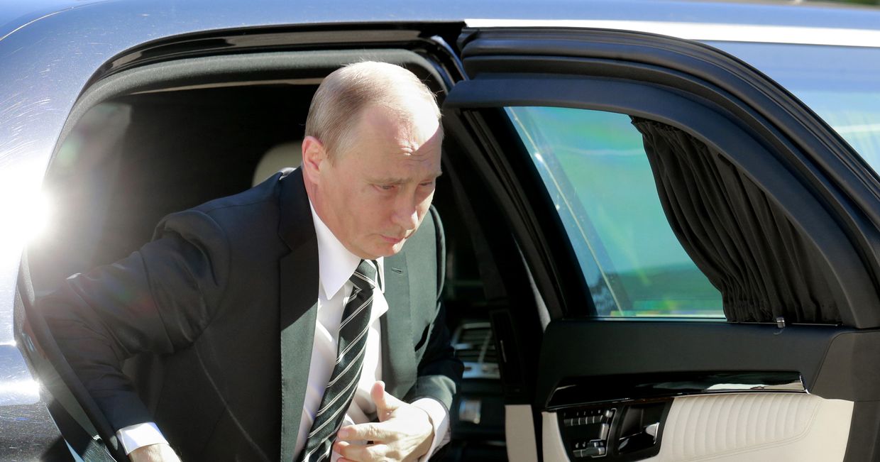 Владимир Путин перед встречей «нормандской четверки» в Париже Владимир Путин перед встречей «нормандской четверки» в Париже