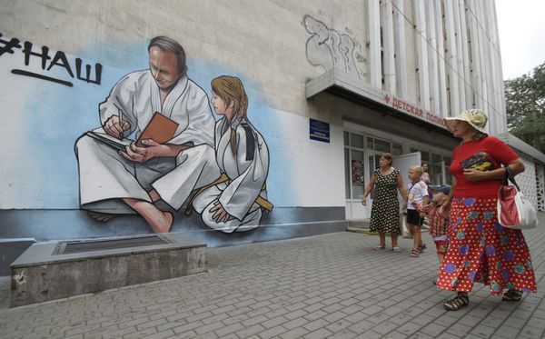 Рисунок на стене детской больницы в Ялте
