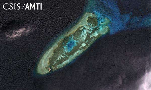 Риф Огненный крест в Южно-Китайском море в 2006 году