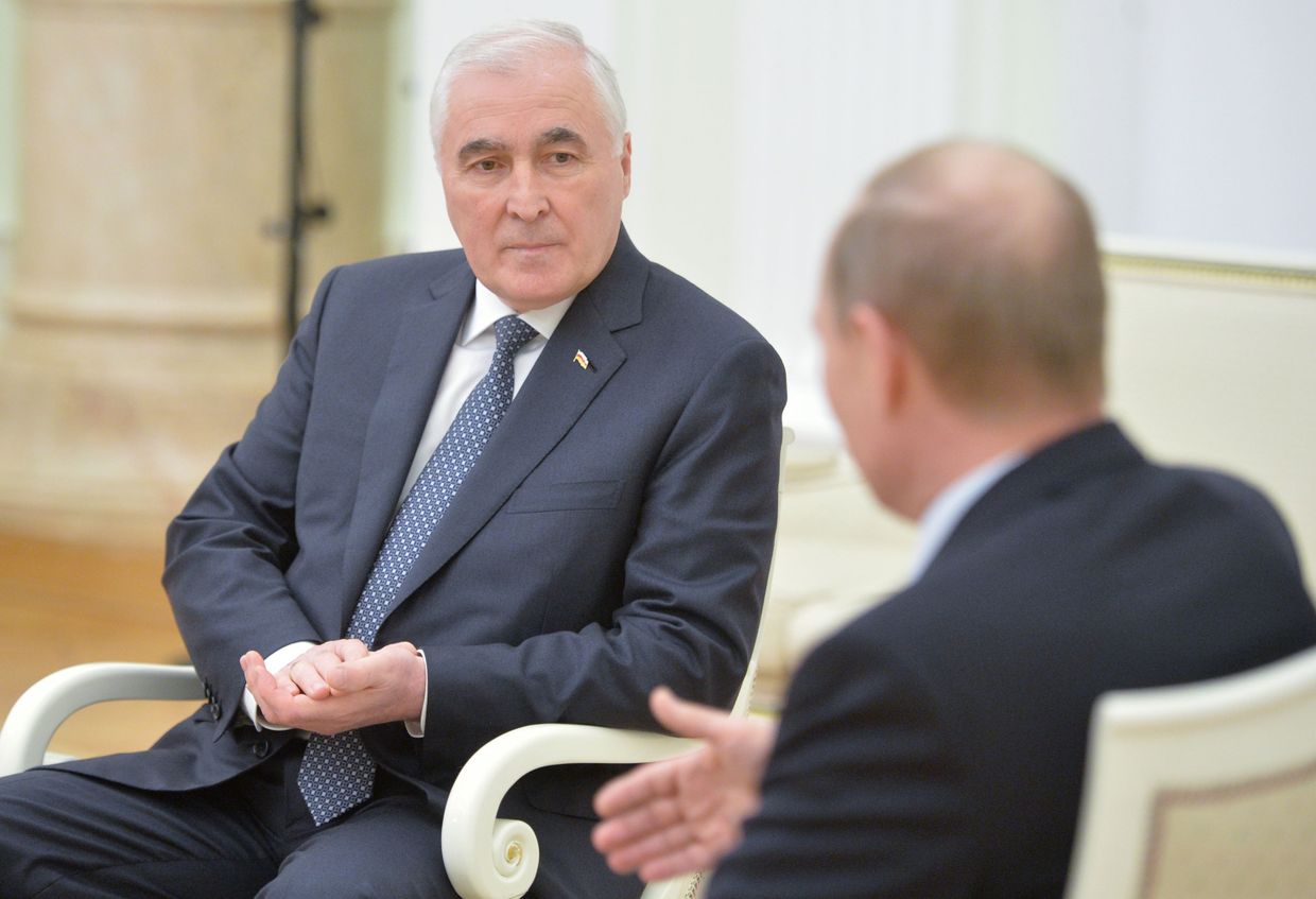 Президент РФ Владимир Путин встретился с президентом Республики Южная Осетия Леонидом Тибиловым
