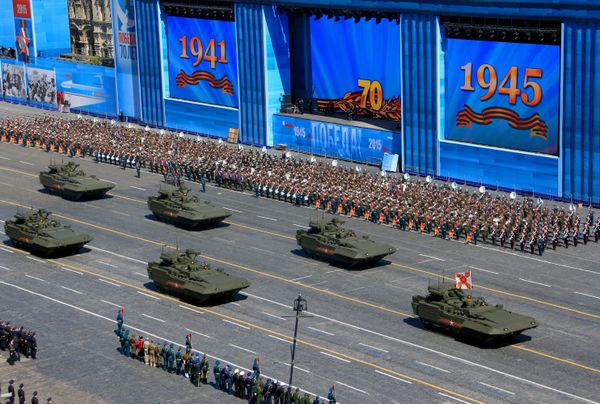 Боевая машина пехоты (БМП) на гусеничной платформе «Армат» во время генеральной репетиции парада Победы