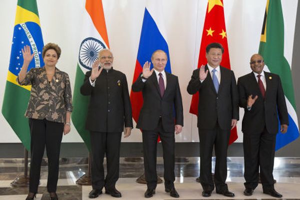 Дилма Русеф, Нарендра Моди, Владимир Путин, Си Цзиньпин, Джейкоб Зума на неформальном саммите БРИКС в рамках саммита G20 в Анталье Дилма Русеф, Нарендра Моди, Владимир Путин, Си Цзиньпин, Джейкоб Зума на неформальном саммите БРИКС в рамках саммита G20 в Анталье