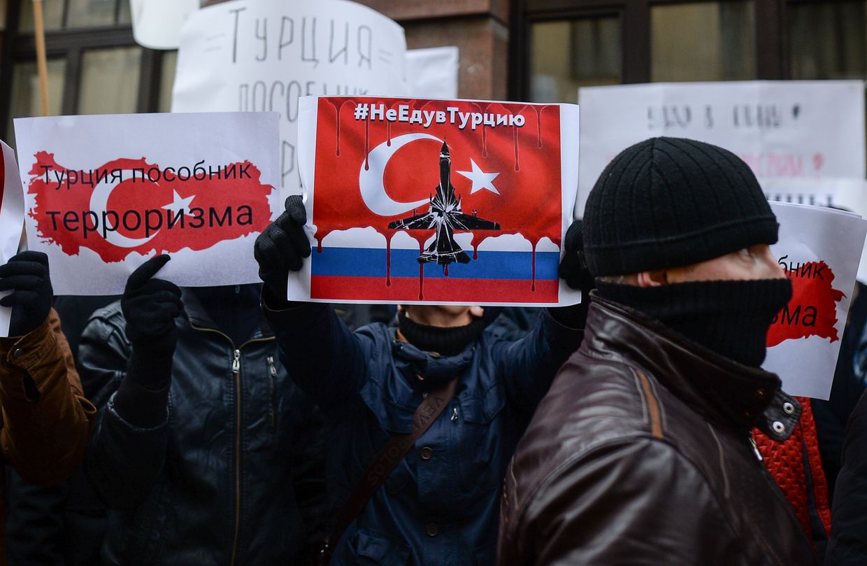 Акция протеста в Москве против действий ВВС Турции
