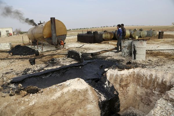 Нефтеперерабатывающее предприятие «Исламского государства» в городе Марчмарина в провинции Идлиб