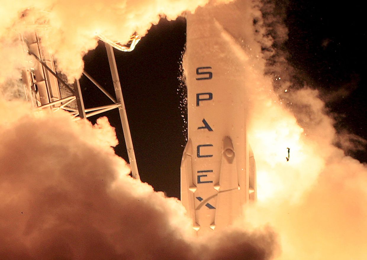 Старт ракеты SpaceX Falcon 9 с космодрома на мысе Канаверал, 22 декабря 2015 года