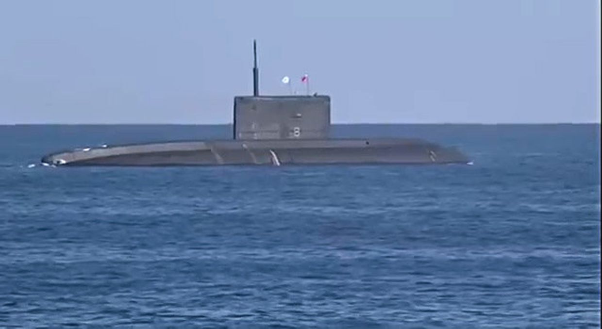 Групповой пуск крылатых ракет Калибр подлодкой Ростов-на-Дону по объектам террористов в Сирии Групповой пуск крылатых ракет Калибр подлодкой Ростов-на-Дону по объектам террористов в Сирии