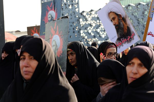 Иранцы на акции протеста против казни шиитского шейха Нимера Бахра Альнимера в Саудовской Аравии Иранцы на акции протеста против казни шиитского шейха Нимера Бахра Альнимера в Саудовской Аравии
