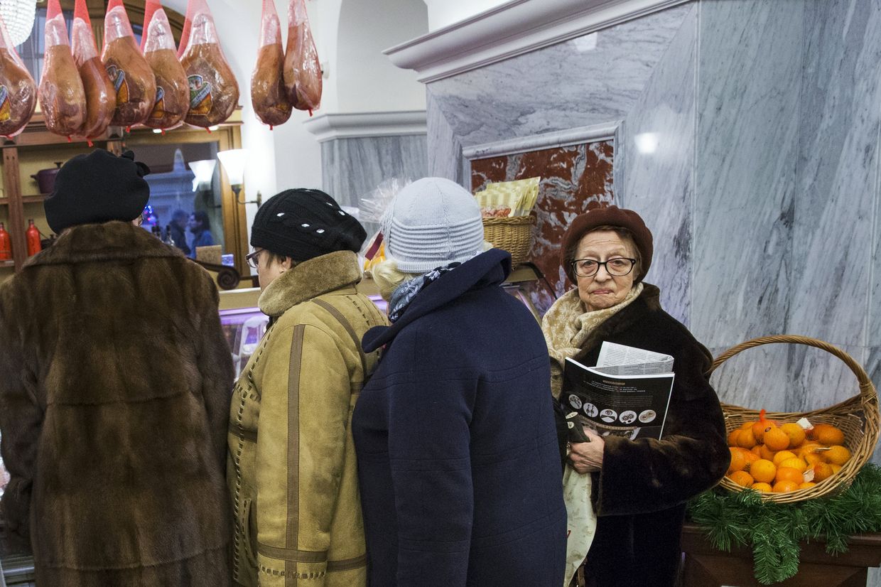 Покупатели в ГУМе