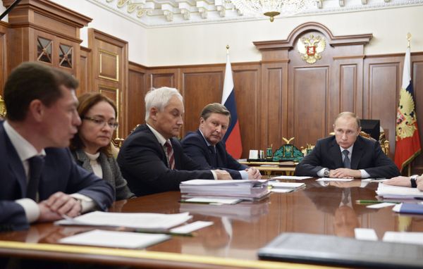 Президент России В.Путин провел экспертное совещание по экономическим вопросам Президент России В.Путин провел экспертное совещание по экономическим вопросам