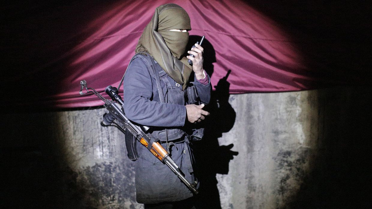 Девушка — боец вооруженных отрядов Рабочей партии Курдистана