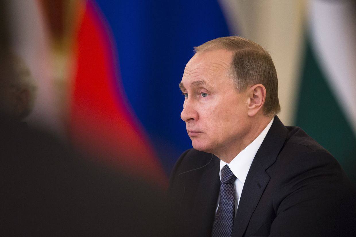Президент Российской Федерации Владимир Путин во время встречи с российскими и индийскими чиновниками и бизнесменами