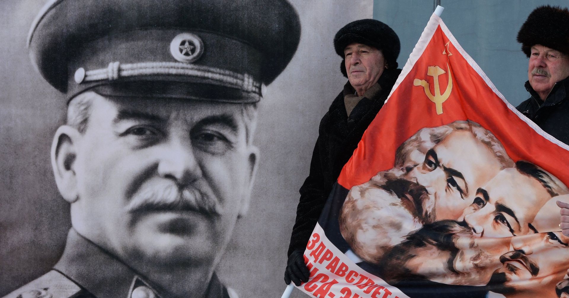 Участники пикета ЛКСМ в честь дня рождения Сталина Участники пикета ЛКСМ в честь дня рождения Сталина - ИноСМИ, 1920, 21.09.2020