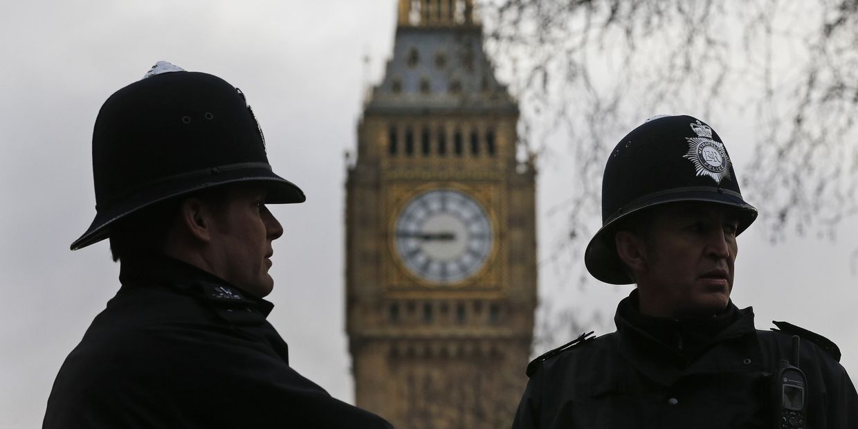 Полицейские патрулируют Парламентскую площадь в Лондоне Полицейские патрулируют Парламентскую площадь в Лондоне