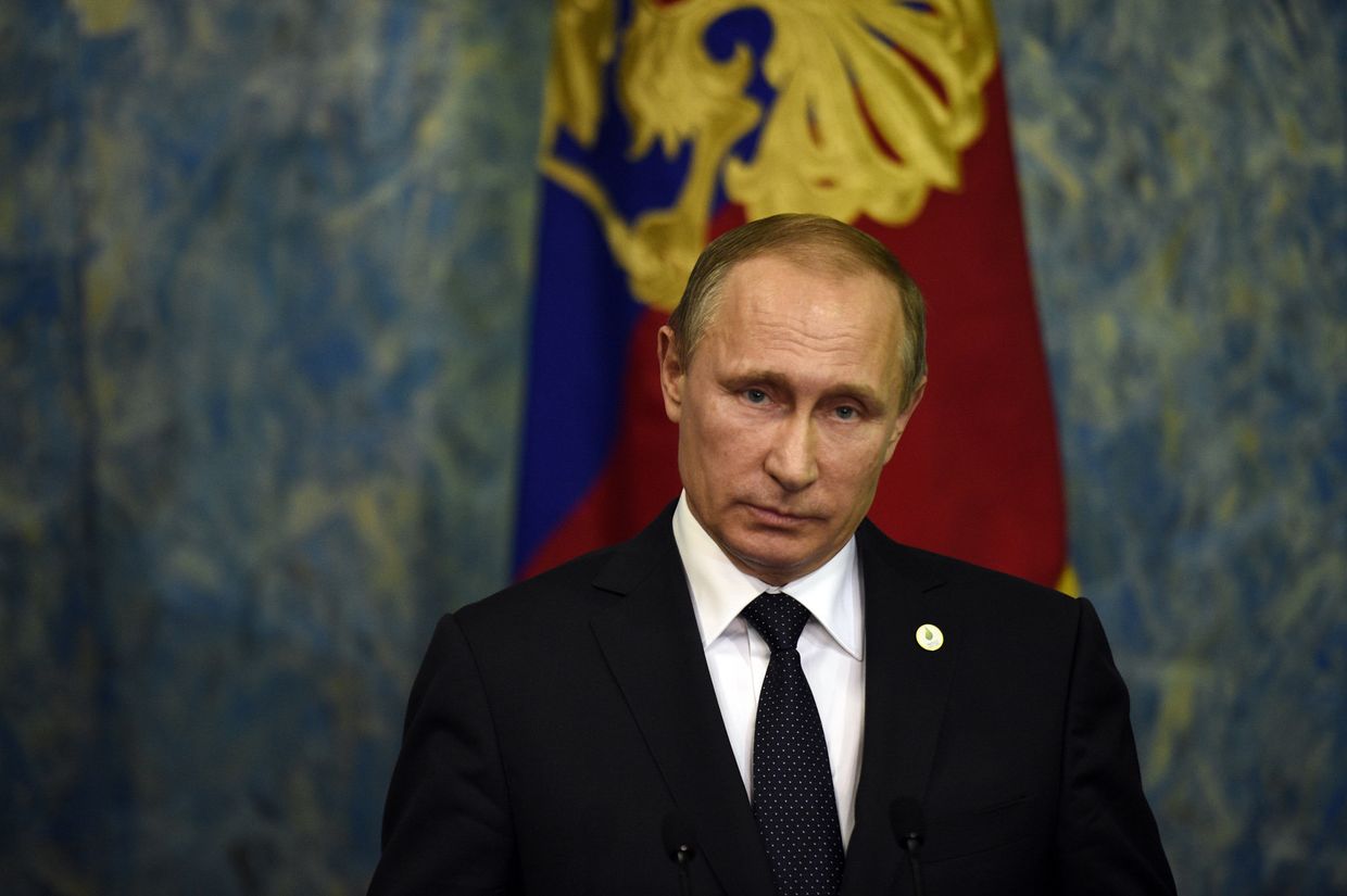 Владимир Путин на пресс-конференции в Париже