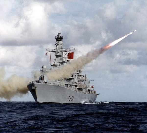 Английский фрегат HMS Iron Duke