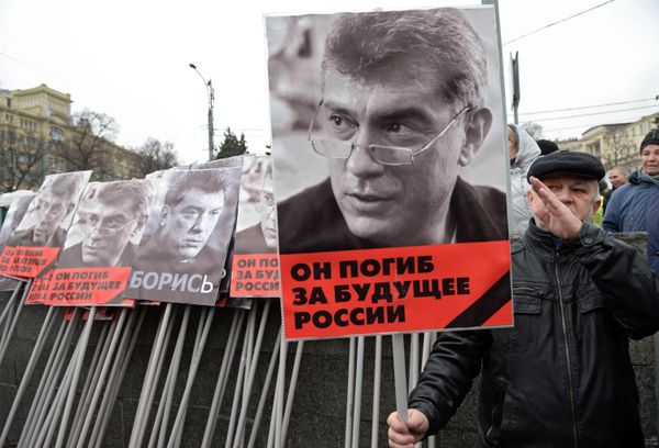 Траурный марш в память о политике Б.Немцове в Москве