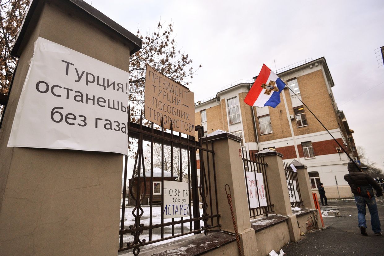 Акция протеста в Москве против действий ВВС Турции