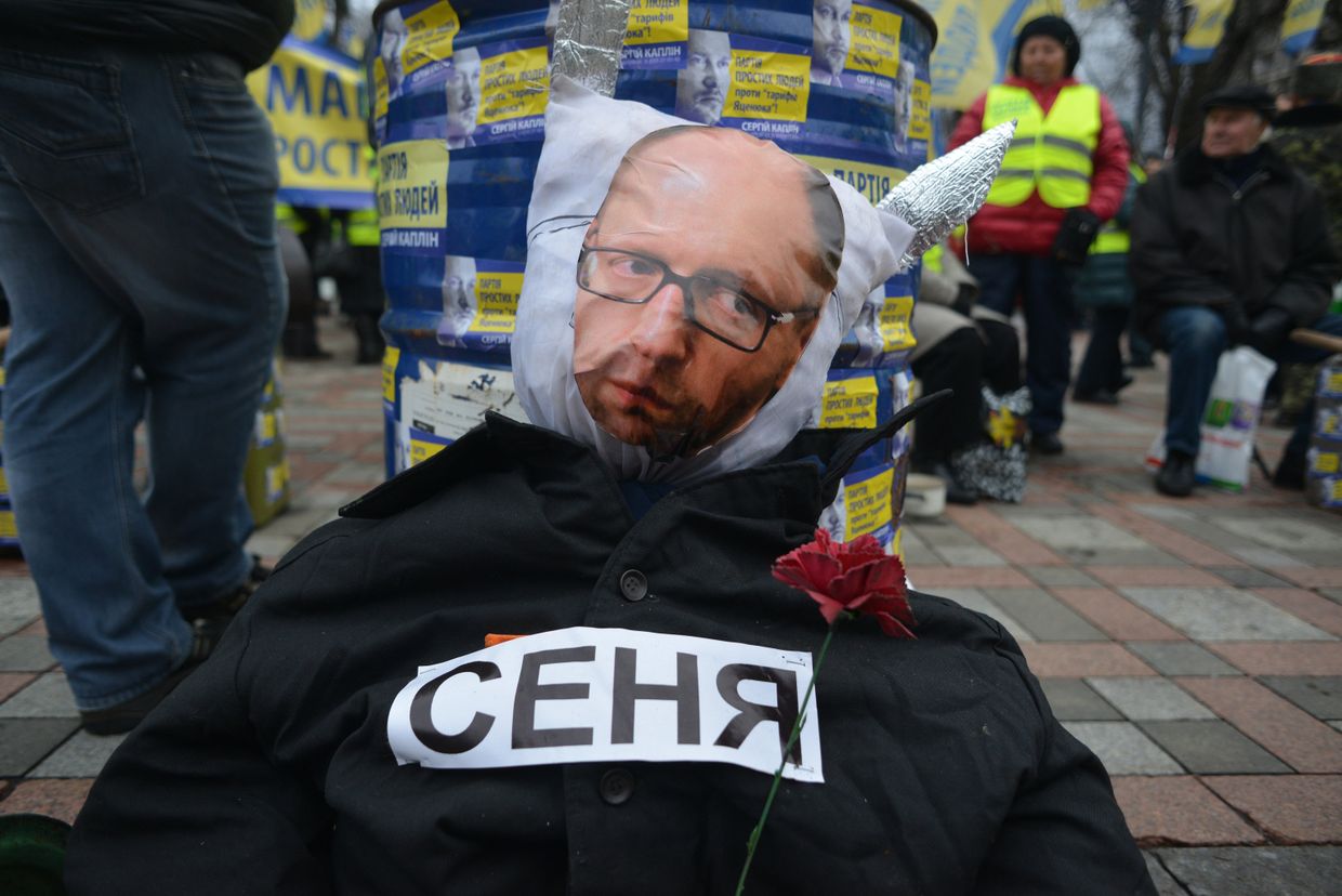 Акция протеста у здания Верховной рады в Киеве с требованием отставки правительства Украины во главе с премьер-министром Арсением Яценюком