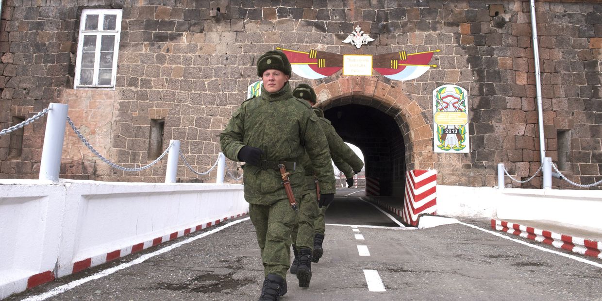 Военнослужащие на территории 102-й российской военной базы Южного военного округа в Гюмри