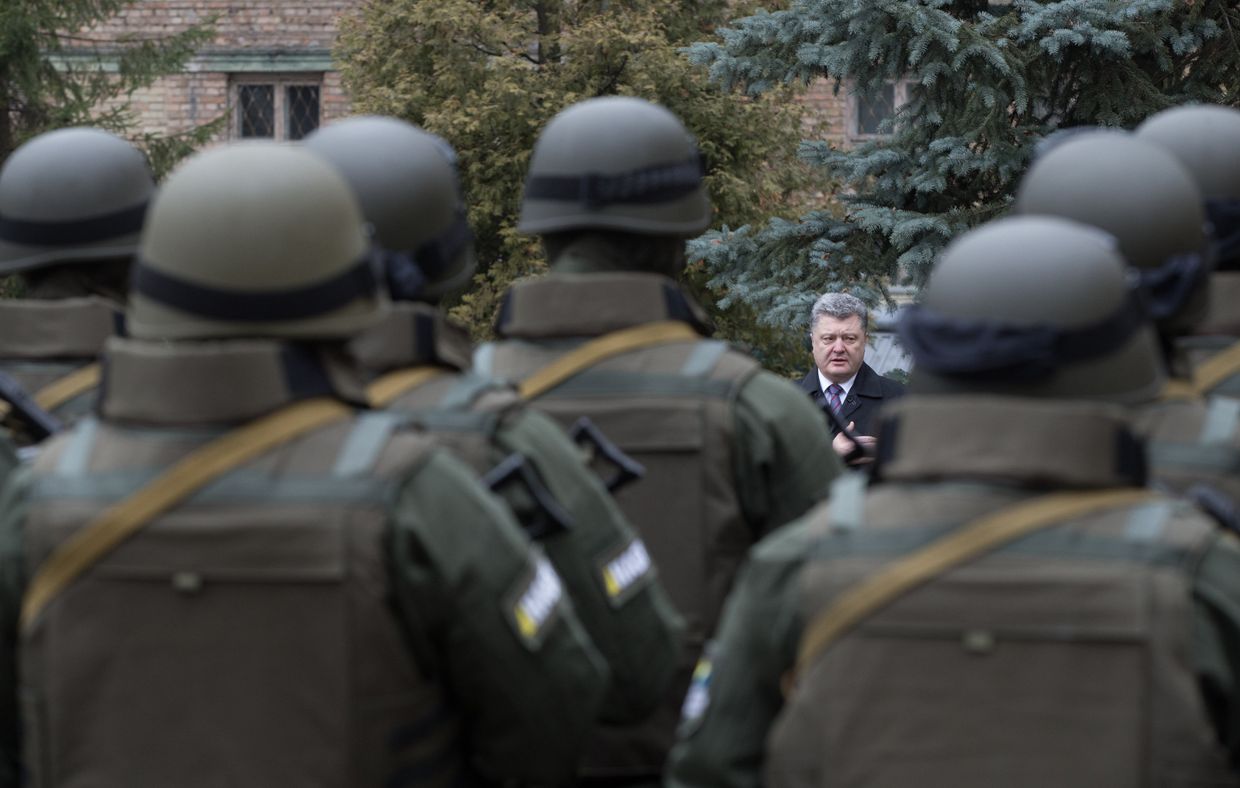 Петр Порошенко принимает участие в церемонии принесения присяги сотрудниками Управления специальных операций Национального антикоррупционного бюро Украины
