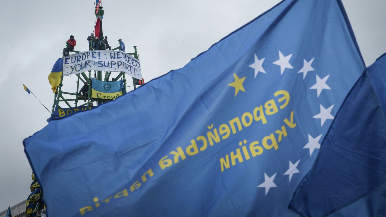 Сторонники евроинтеграции Украины во время митинга на площади Независимости. Архивное фото