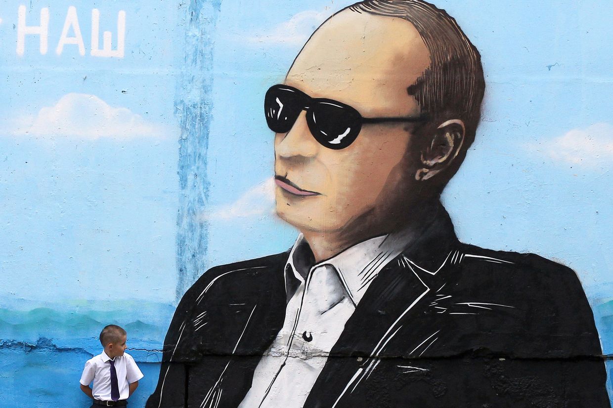 Граффити с изображением Владимира Путина в Севастополе