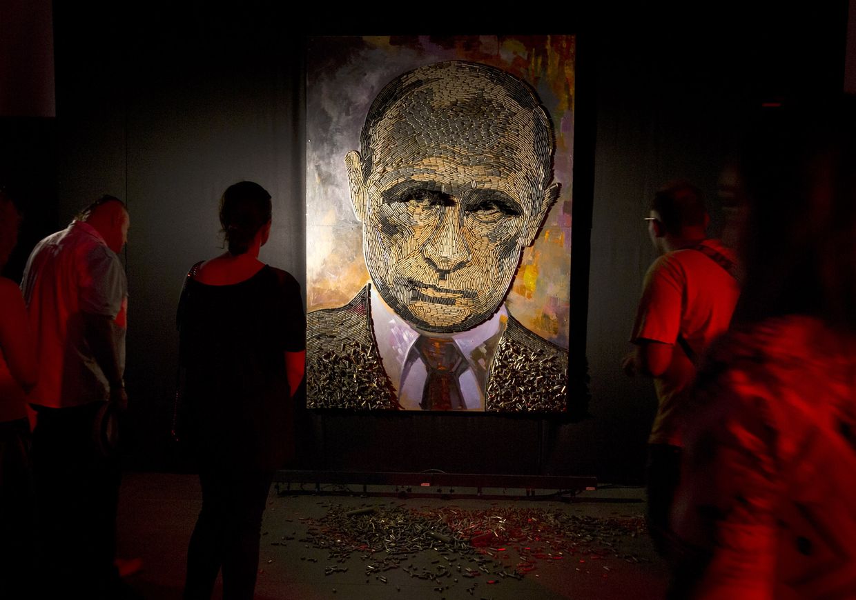 Портрет Владимира Путина в художественной галерее в Киеве