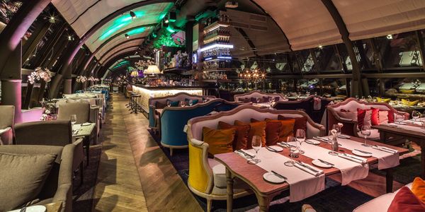 Интерьер ресторана White Rabbit в Москве