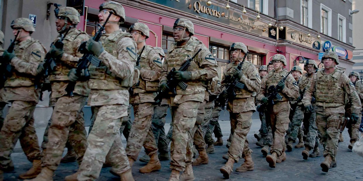 Солдаты США на улице Риги