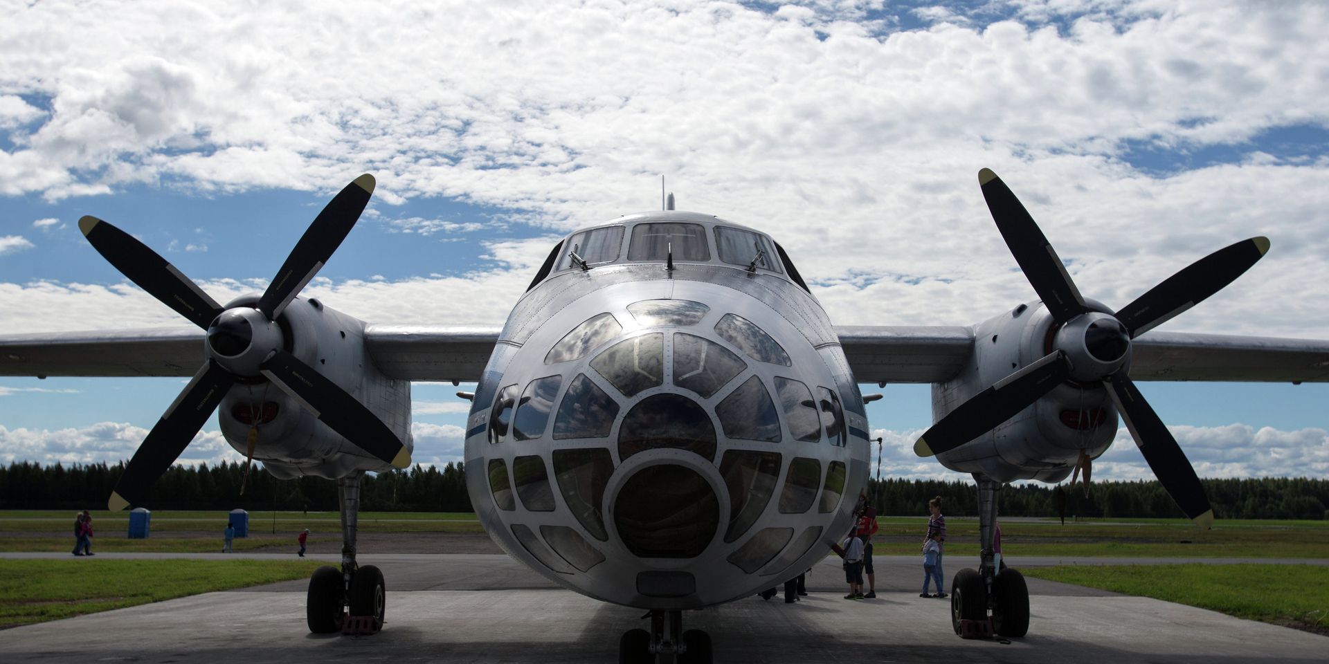 Самолет воздушного наблюдения и аэрофотосъёмки Ан-30 на торжественных мероприятиях, приуроченных к празднованию дня воздушного флота РФ на военном аэродроме Левашово - ИноСМИ, 1920, 09.01.2023