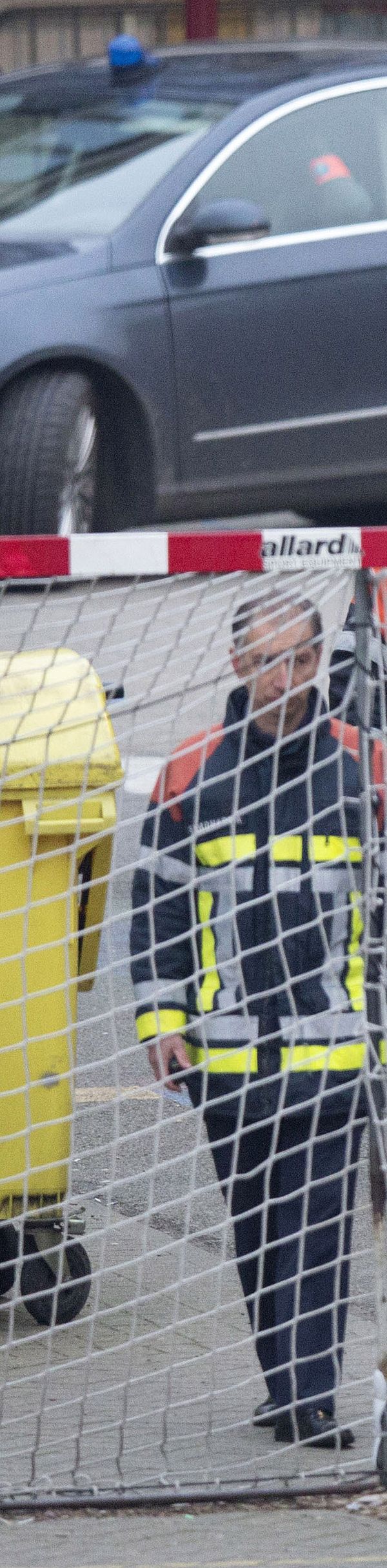 Полиция Бельгии во время спецоперации в брюссельском Моленбеке, 18 марта 2016 Полиция Бельгии во время спецоперации в брюссельском Моленбеке, 18 марта 2016
