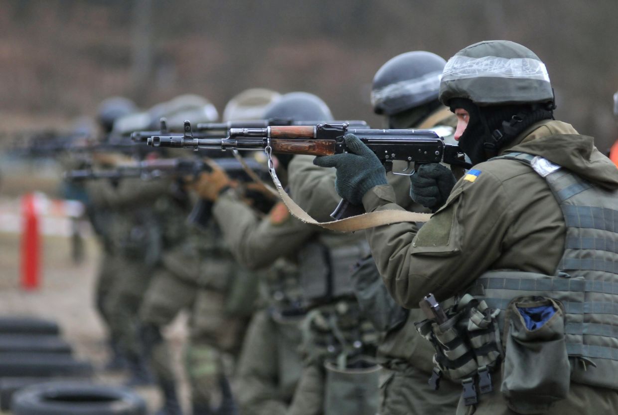 Военнослужащие Национальной гвардии Украины во время обучения по методике НАТО на полигоне в Золочевском районе Львовской области Военнослужащие Национальной гвардии Украины во время обучения по методике НАТО на полигоне в Золочевском районе Львовской области