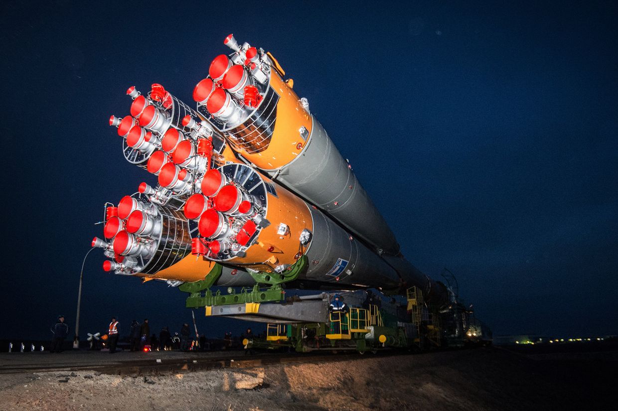 Вывоз ракеты-носителя «Союз-ФГ» с пилотируемым кораблем «Союз ТМА-20М» на стартовый стол первой «Гагаринской»