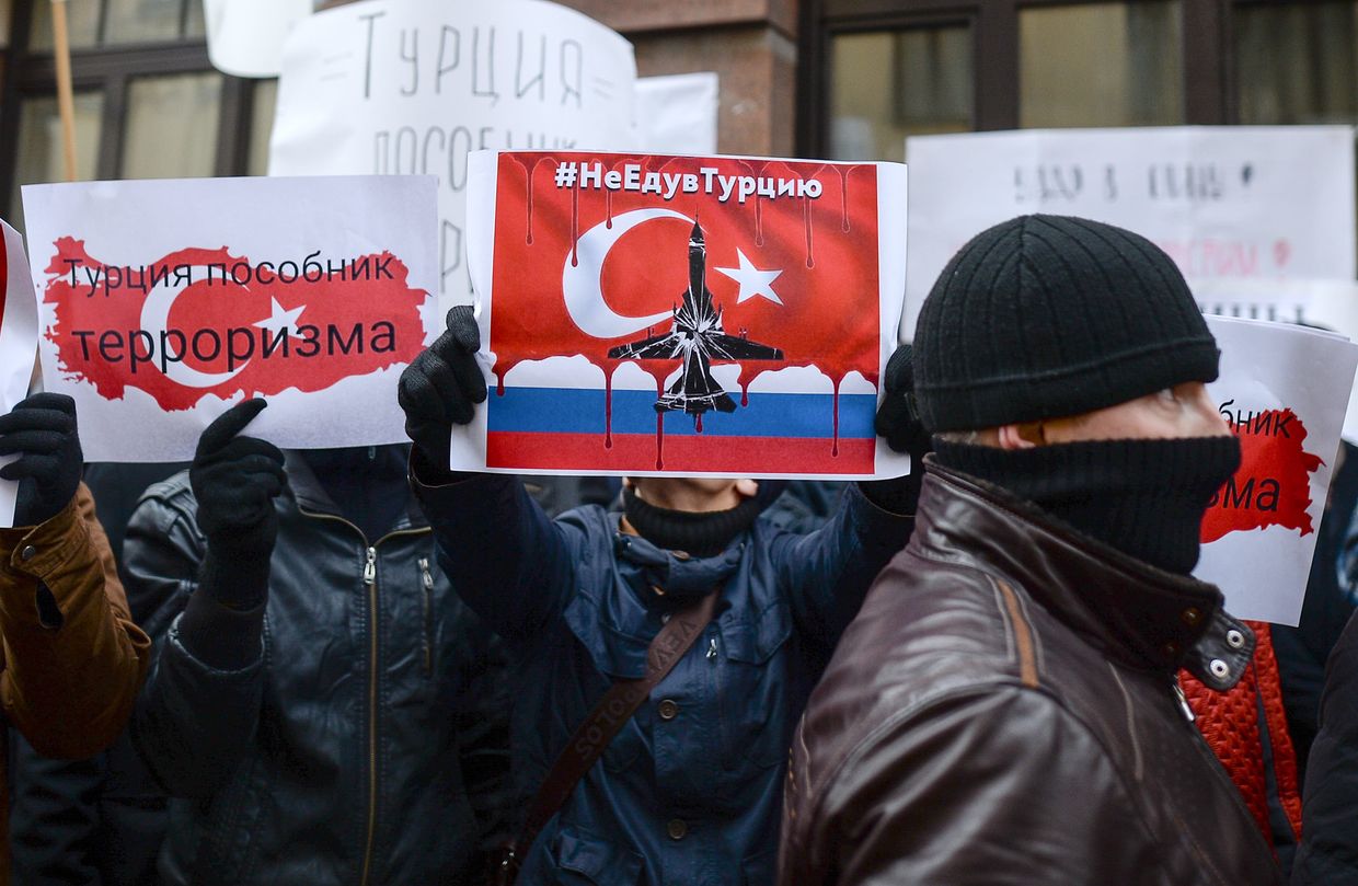 Акция протеста в Москве против действий ВВС Турции