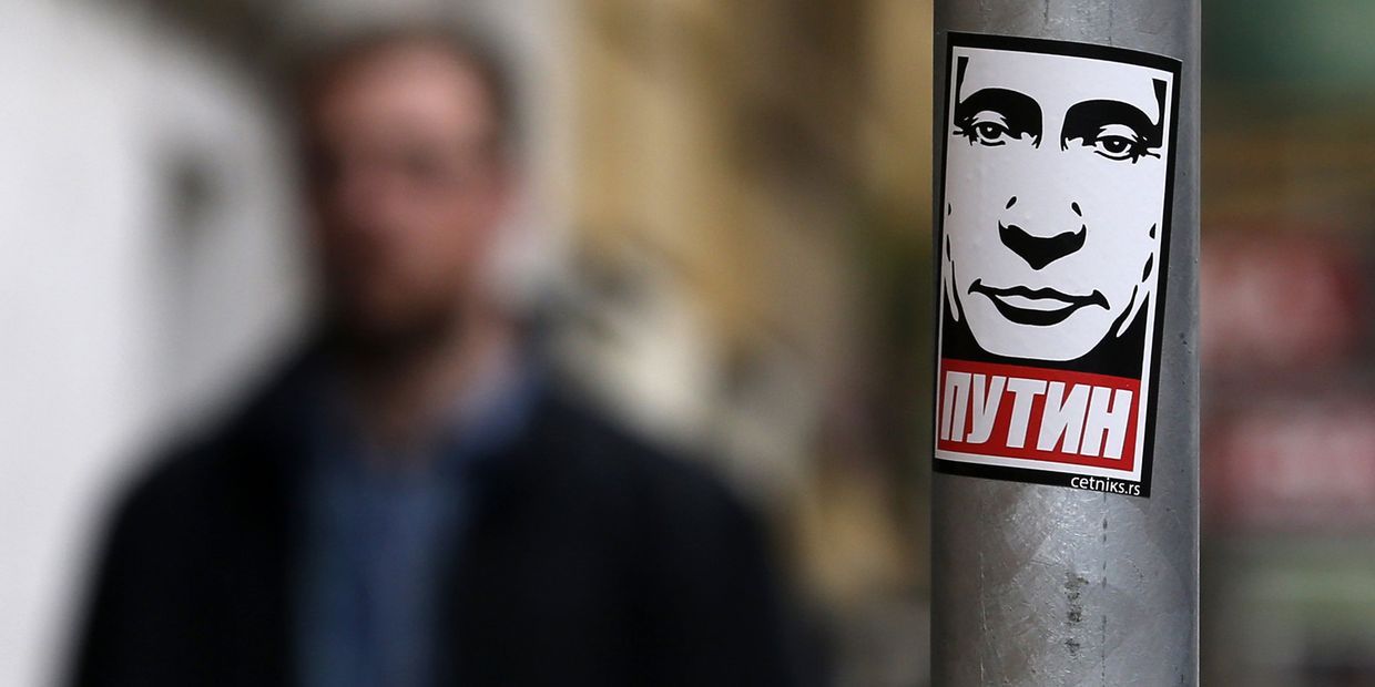 Наклейка с изображением президента России Владимира Путина в Белграде Наклейка с изображением президента России Владимира Путина в Белграде