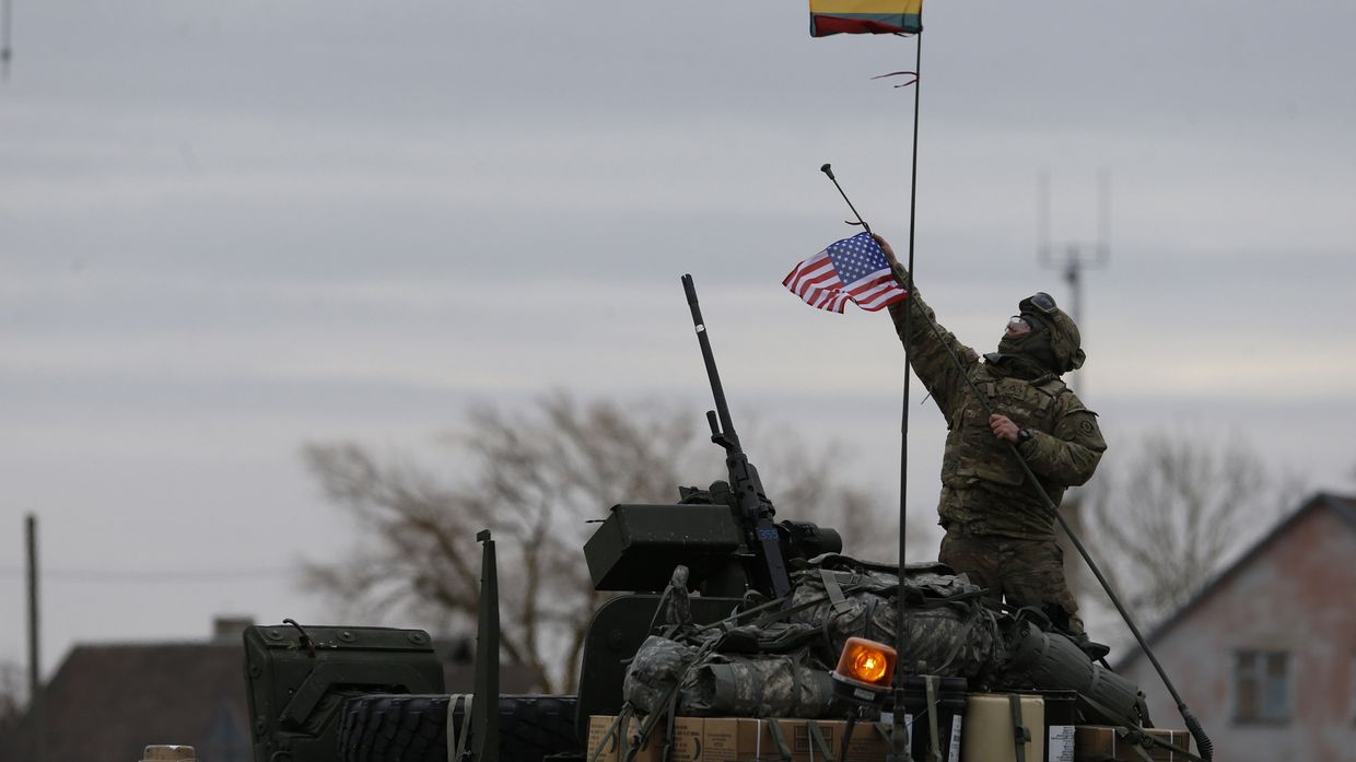 Солдат 2-го кавалерийского полка армии США во время военных учений в Литве