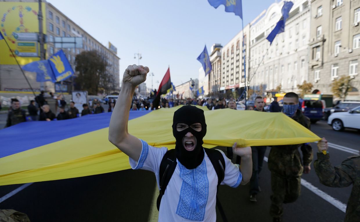 Активисты партии «Свобода» во время митинга в Киеве