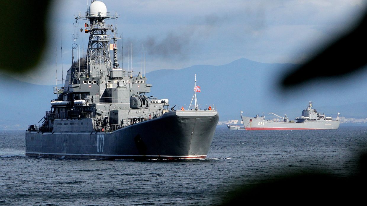 Большие десантные корабли «Пересвет» и «Николай Вилков»