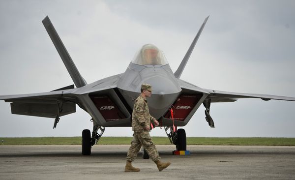 Два истребителя ВВС США F-22 «Раптор» прибыли на авиабазу «Михаил Когэлничану» в Румынии
