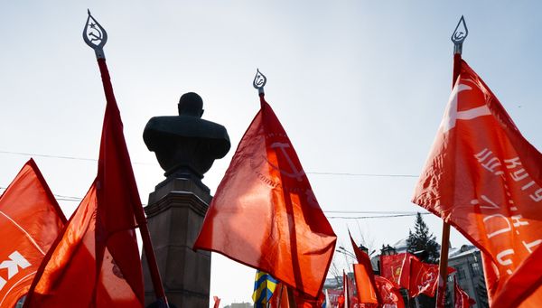 Шествие и митинг в честь Дня защитника Отечества в Новосибирске
