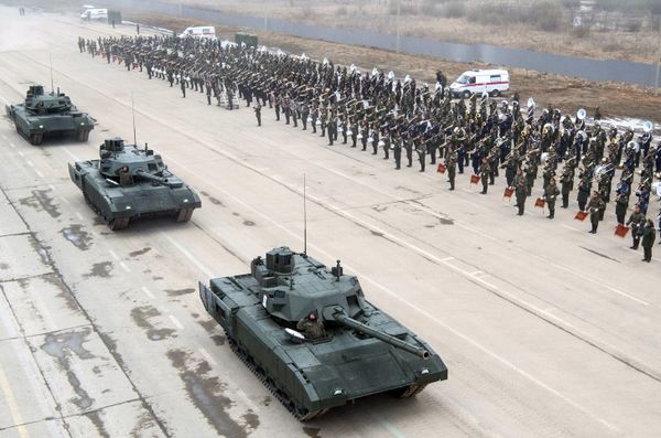 Тренировки в Подмосковье перед военным парадом 9 мая