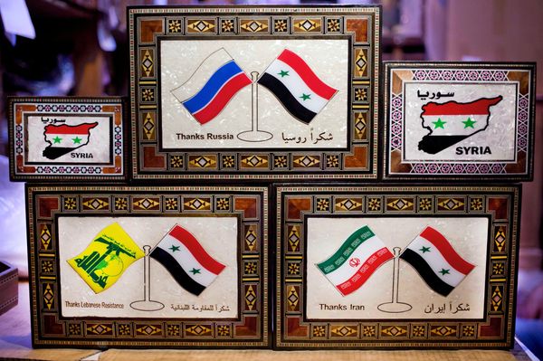 Традиционные деревянные коробочки в сувенирном магазине в Дамаске