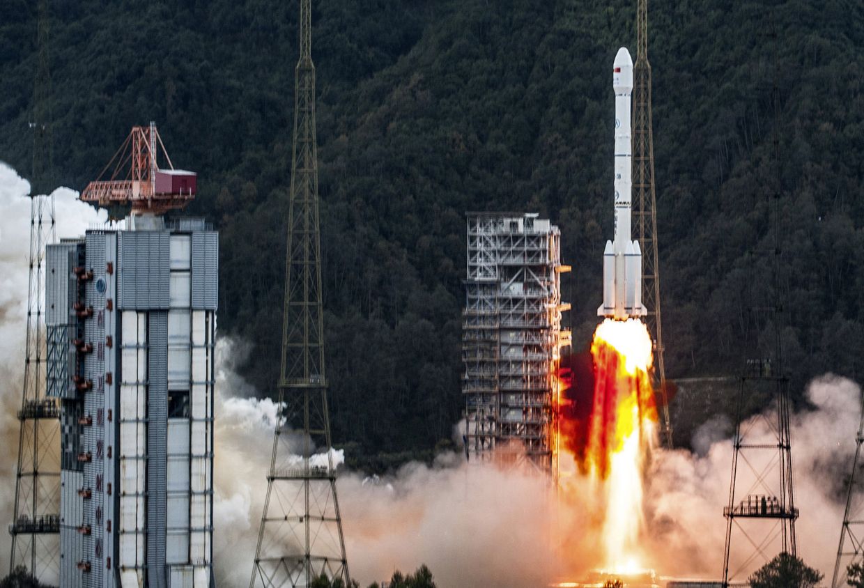 Запуск китайской орбитальной ракеты-носителя Long March-3B