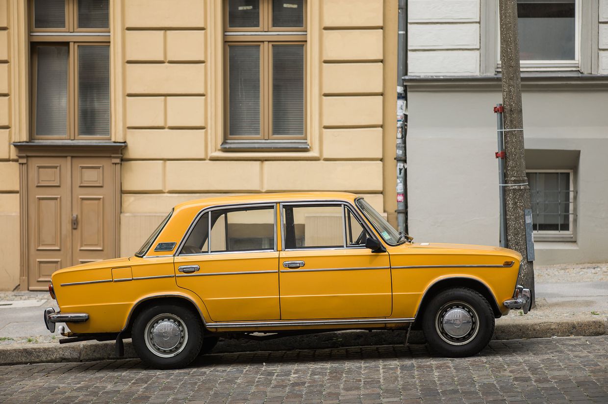 Автомобиль Lada 2103