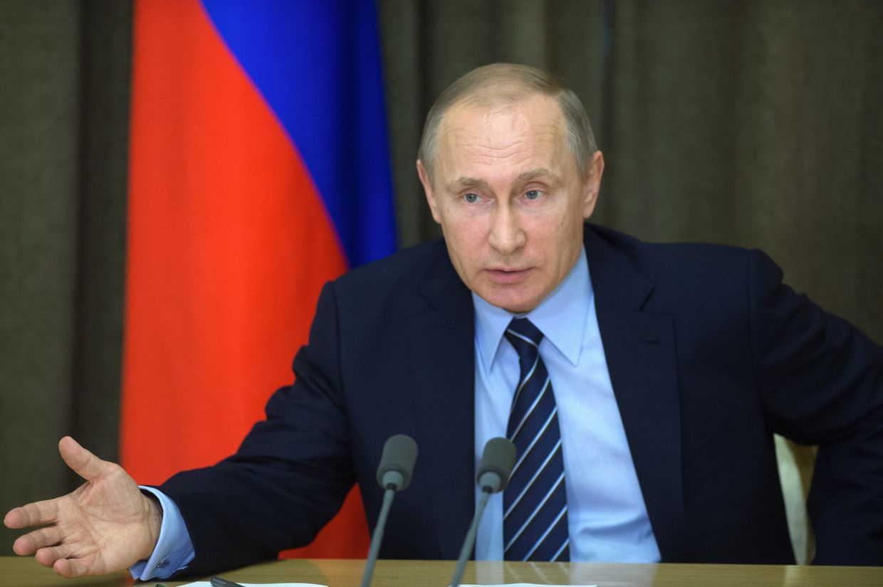 Президент России Владимир Путин проводит совещание с военными в резиденции Бочаров ручей в Сочи
